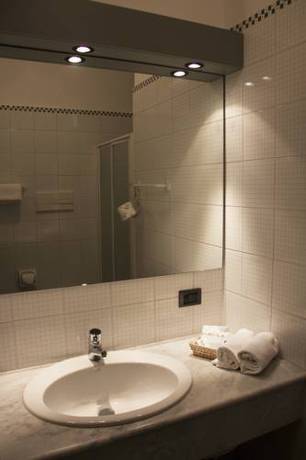 Imagen de la habitación del Hotel Berta, Desenzano del Garda. Foto 8