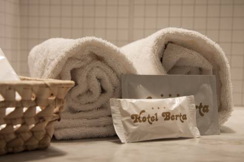 Imagen de la habitación del Hotel Berta, Desenzano del Garda. Foto 15