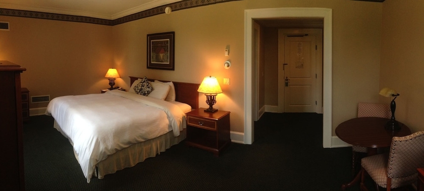 Imagen de los interiores del Hotel Bertram Inn At Glenmoor. Foto 14