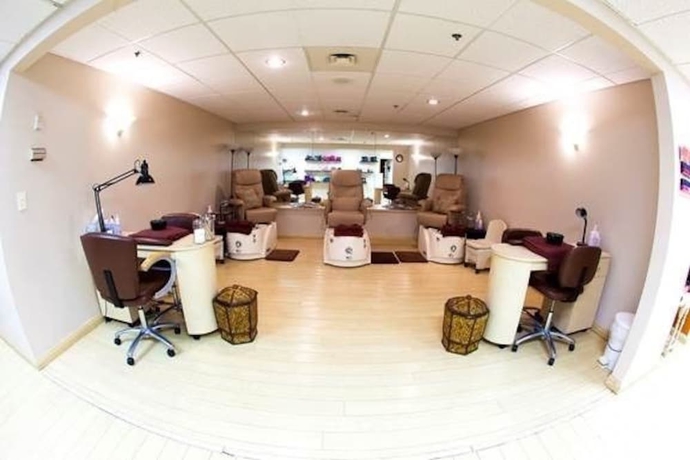 Imagen de los interiores del Hotel Bertram Inn At Glenmoor. Foto 16