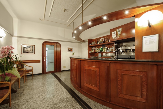 Imagen de los interiores del Hotel Bertusi. Foto 6