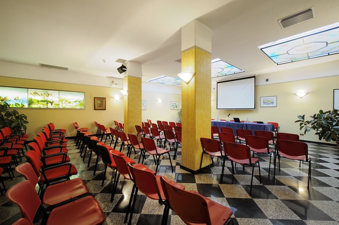 Imagen de los interiores del Hotel Bertusi. Foto 10