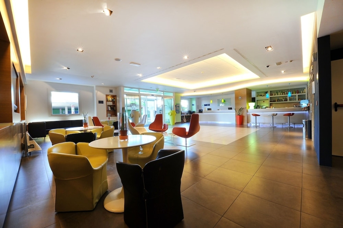 Imagen de los interiores del Hotel Bes Bergamo West. Foto 19
