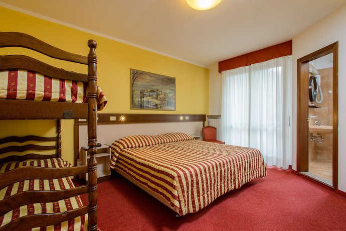 Imagen de la habitación del Hotel Bes Papa San Pellegrino Terme. Foto 10
