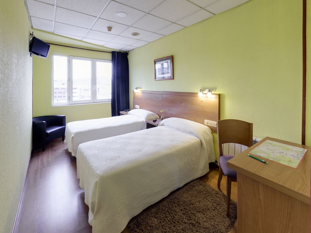 Imagen de la habitación del Hotel Besaya, Torrelavega. Foto 4