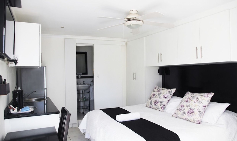 Imagen de la habitación del Hotel Beside Still Waters Boutique. Foto 7