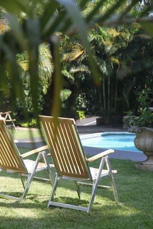 Imagen de la piscina del Hotel Beside Still Waters Boutique. Foto 16