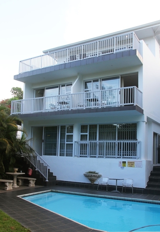 Imagen de la piscina del Hotel Beside Still Waters Boutique. Foto 17