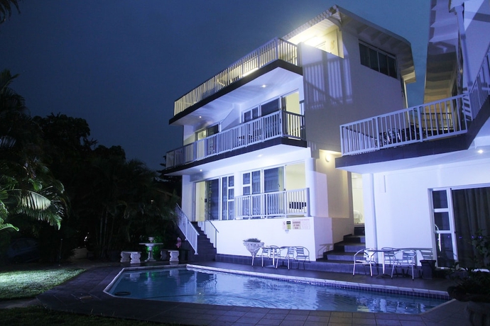 Imagen de la piscina del Hotel Beside Still Waters Boutique. Foto 19