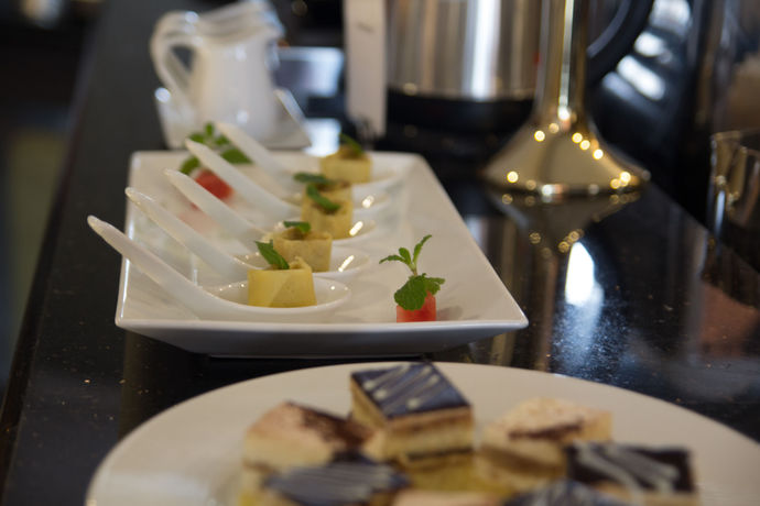 Imagen del bar/restaurante del Hotel Bespoke Trendy Hotel Hanoi. Foto 13