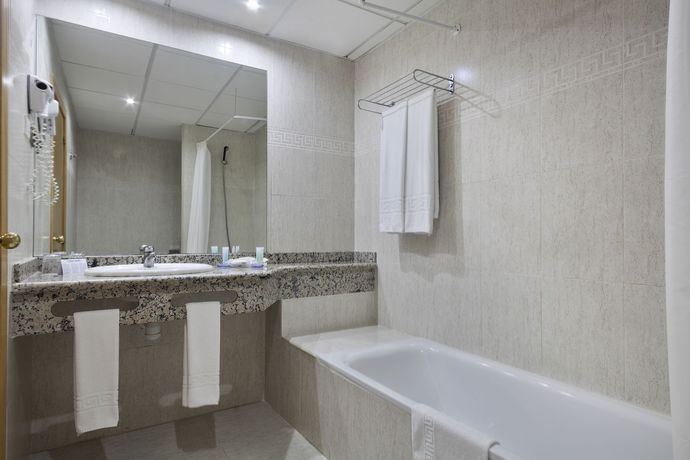 Imagen de la habitación del Hotel Best Benalmadena. Foto 8
