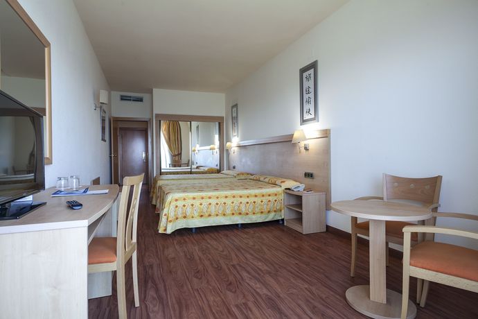 Imagen de la habitación del Hotel Best Benalmadena. Foto 9