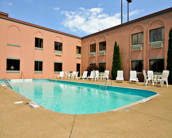 Imagen de los exteriores del Hotel Best Budget Inn Sandusky. Foto 5
