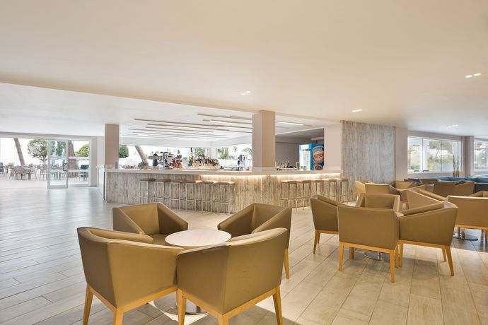 Imagen del bar/restaurante del Hotel Best Cap Salou. Foto 3