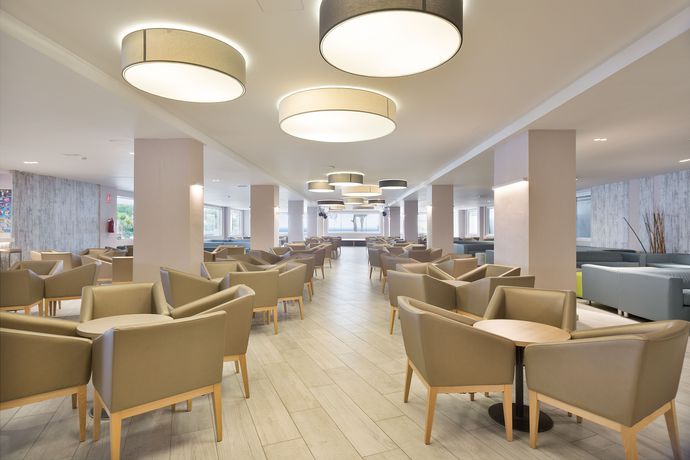 Imagen del bar/restaurante del Hotel Best Cap Salou. Foto 4