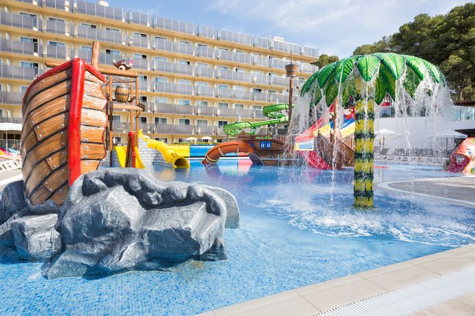 Imagen de la piscina del Hotel Best Cap Salou. Foto 24