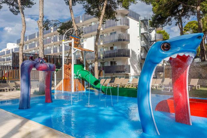 Imagen de la piscina del Hotel Best Cap Salou. Foto 9
