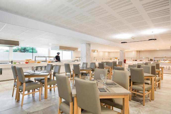 Imagen del bar/restaurante del Hotel Best Cap Salou. Foto 2