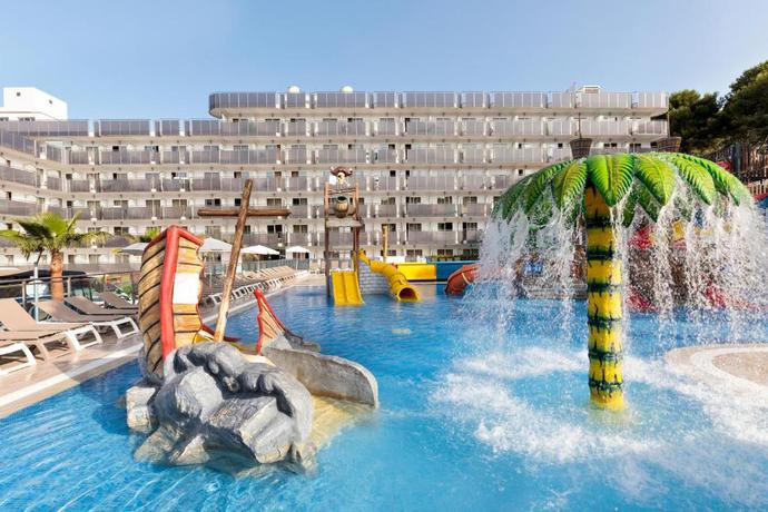 Imagen de la piscina del Hotel Best Cap Salou. Foto 14