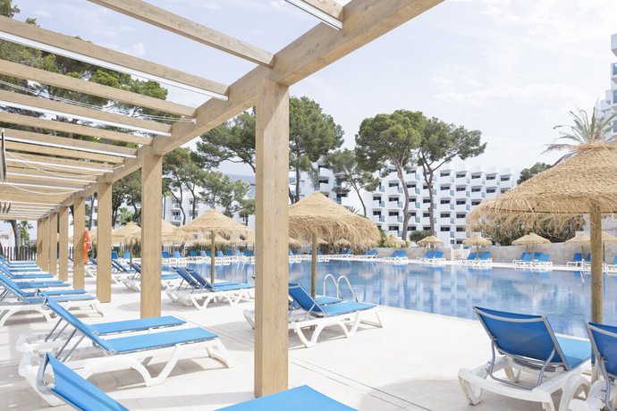 Imagen de la piscina del Hotel Best Delta. Foto 33