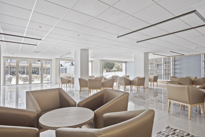 Imagen del bar/restaurante del Hotel Best Delta. Foto 7