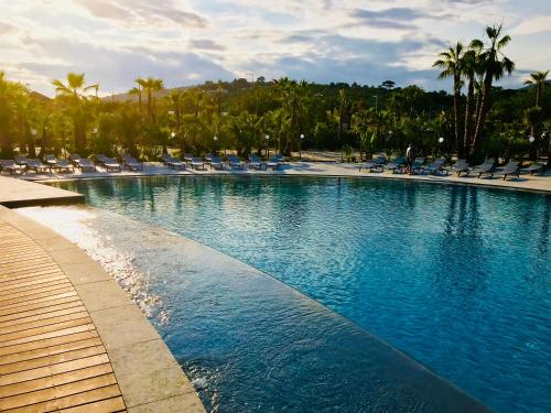 Imagen de la piscina del Hotel Best Holiday Port Grimaud. Foto 10