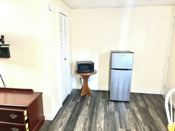 Imagen de la habitación del Hotel Best In Town Motel. Foto 6