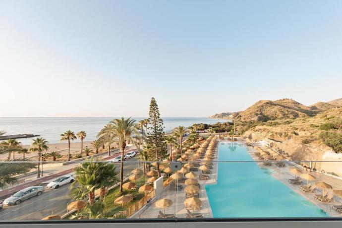 Imagen de la piscina del Hotel Best Indalo. Foto 15