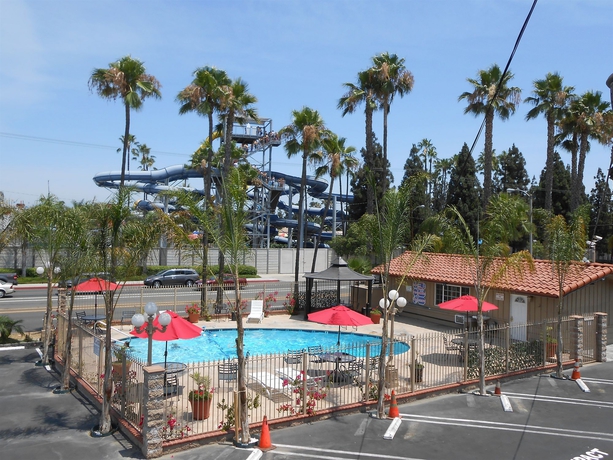 Imagen de la piscina del Hotel Best Inn and Suites. Foto 10