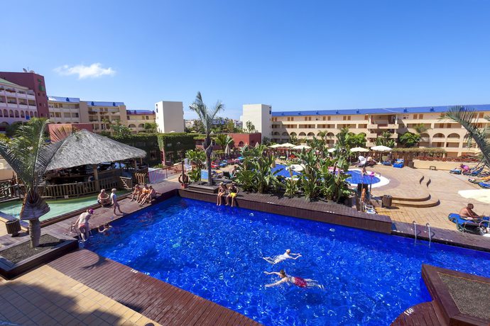 Imagen de la piscina del Hotel Best Jacaranda. Foto 17