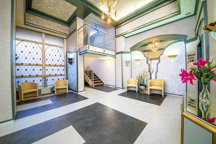 Imagen de los interiores del Hotel Best Living Arotel. Foto 9