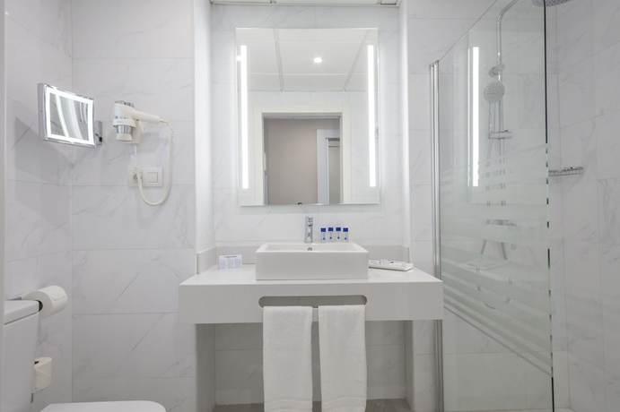 Imagen de la habitación del Hotel Best Mediterraneo. Foto 6