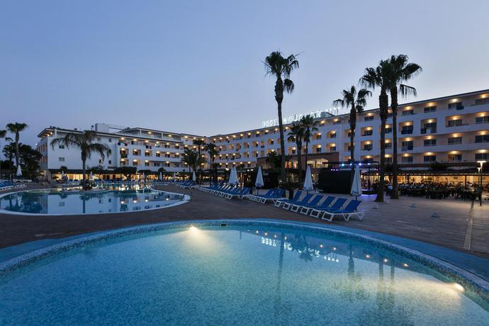 Imagen de la piscina del Hotel Best Mojacar. Foto 18