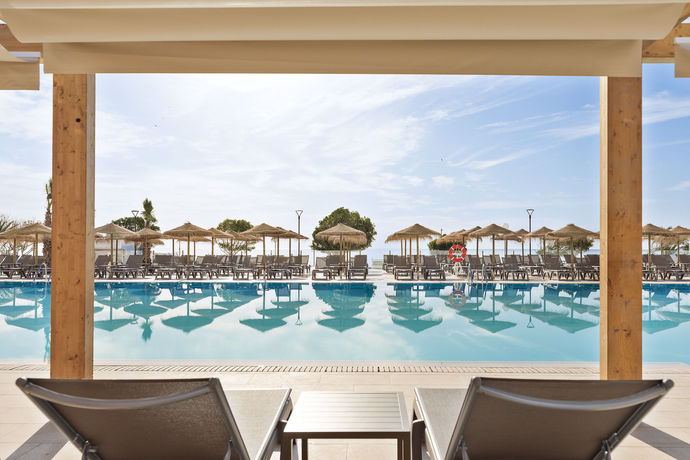 Imagen de la piscina del Hotel Best Mojacar. Foto 22
