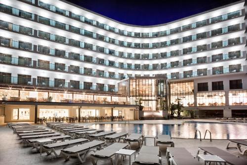 Imagen de la piscina del Hotel Best Negresco. Foto 14