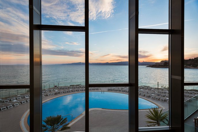 Imagen de la piscina del Hotel Best Negresco. Foto 24