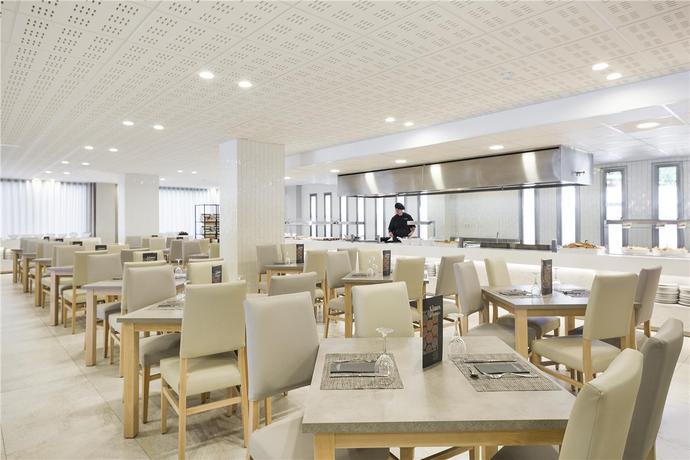 Imagen del bar/restaurante del Hotel Best Negresco. Foto 3