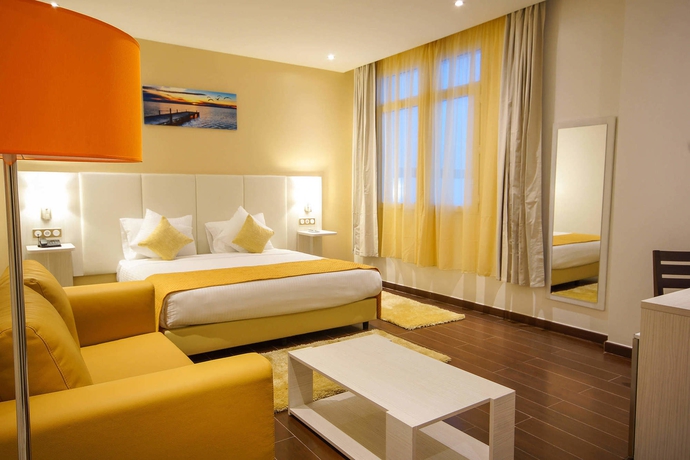 Imagen de los interiores del Hotel Best Night. Foto 9