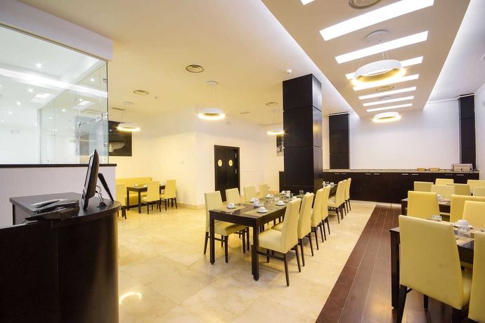 Imagen del bar/restaurante del Hotel Best Night. Foto 3