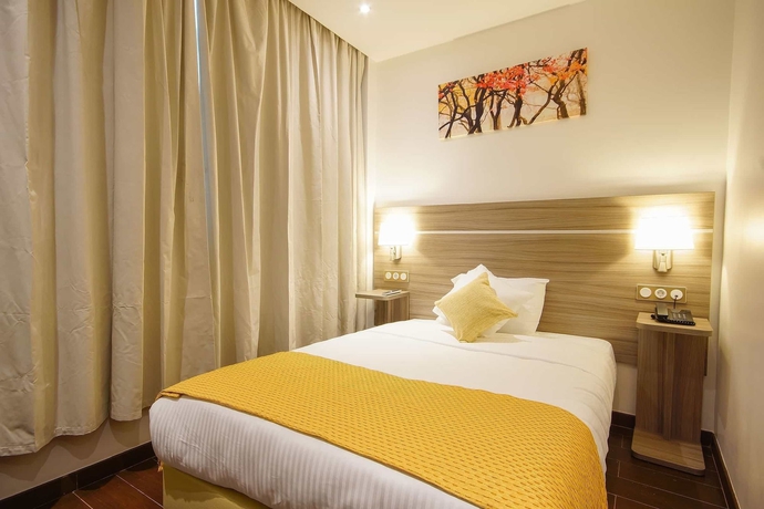 Imagen de la habitación del Hotel Best Night. Foto 7