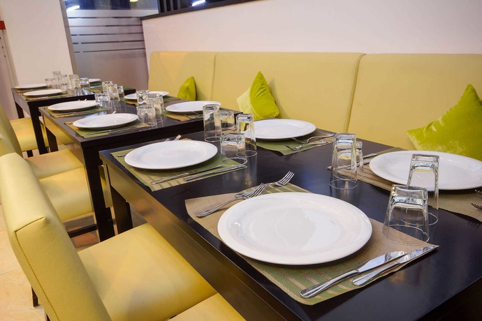 Imagen del bar/restaurante del Hotel Best Night. Foto 4