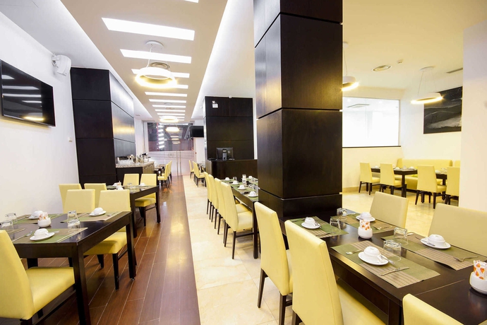 Imagen del bar/restaurante del Hotel Best Night. Foto 5