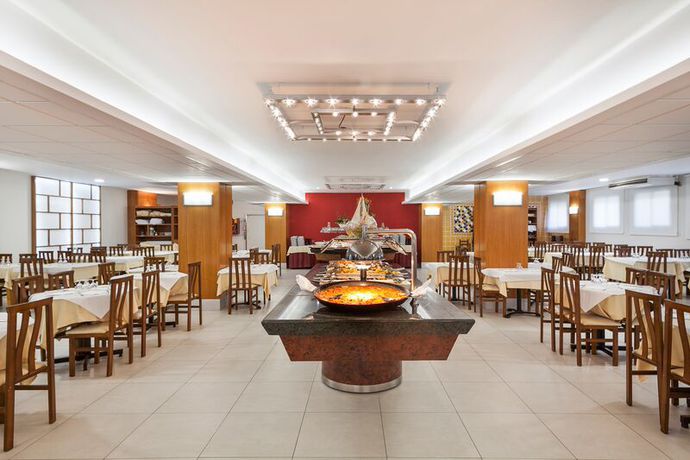 Imagen del bar/restaurante del Hotel Best Oasis Park. Foto 3