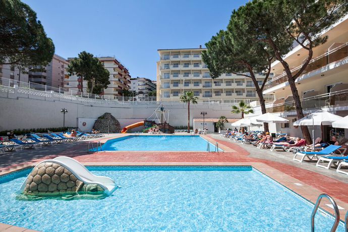 Imagen de la piscina del Hotel Best Oasis Park. Foto 15