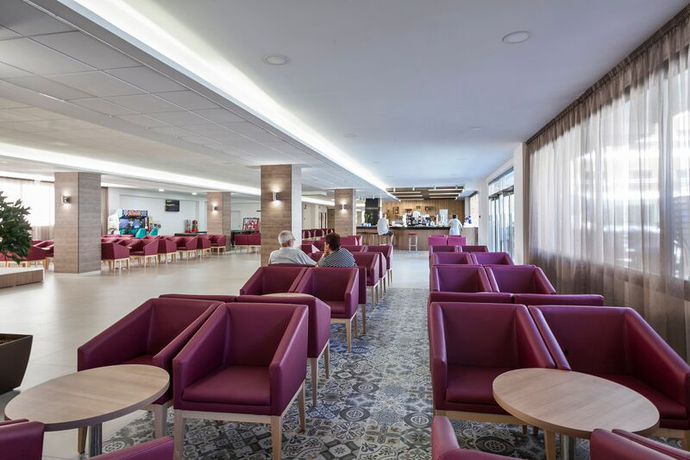 Imagen de los interiores del Hotel Best Oasis Park. Foto 10