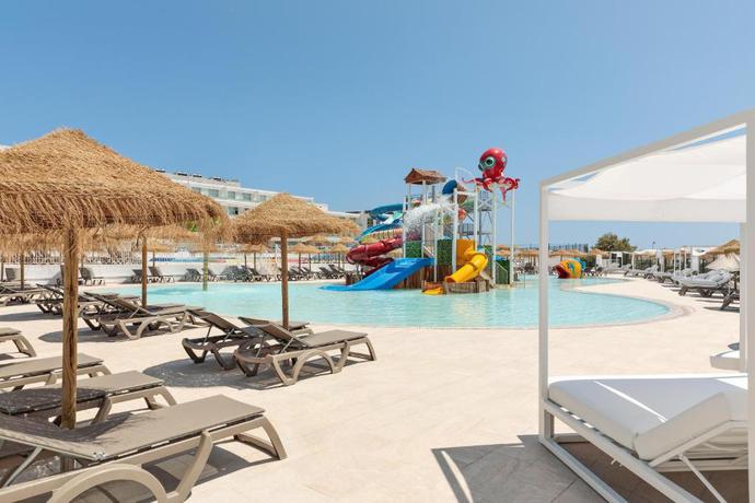 Imagen de los exteriores del Hotel Best Oasis Tropical. Foto 10