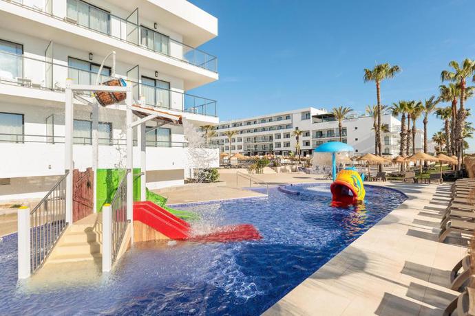 Imagen de la piscina del Hotel Best Oasis Tropical. Foto 24