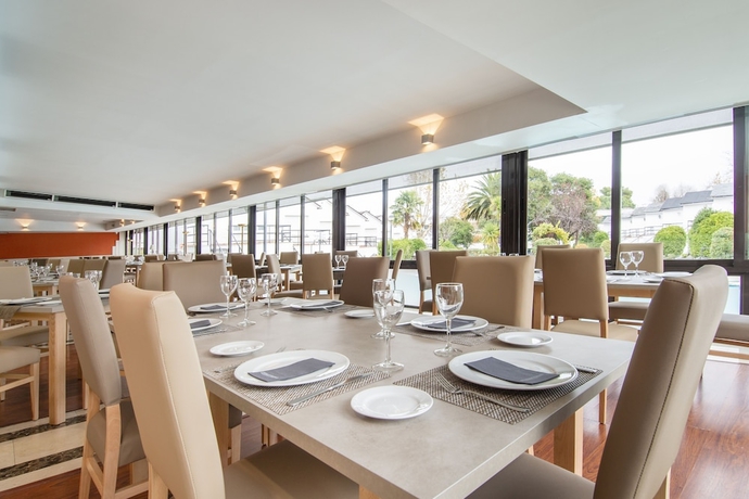 Imagen del bar/restaurante del Hotel Best Osuna Feria Madrid. Foto 2