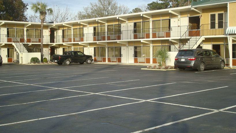 Imagen de los interiores del Hotel Best Rest Inn. Foto 11