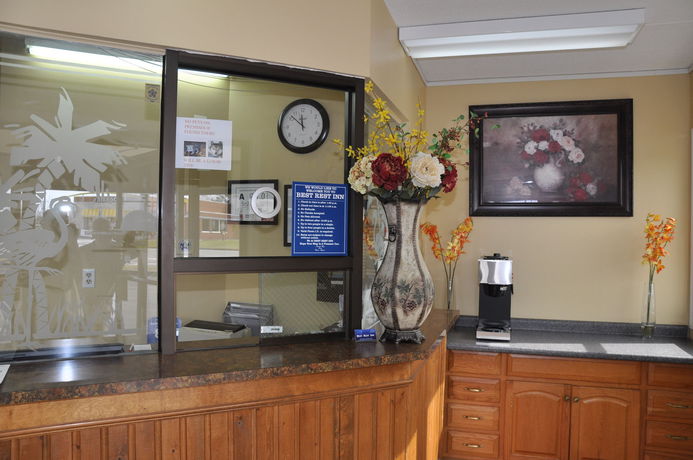 Imagen de los interiores del Hotel Best Rest Inn. Foto 12